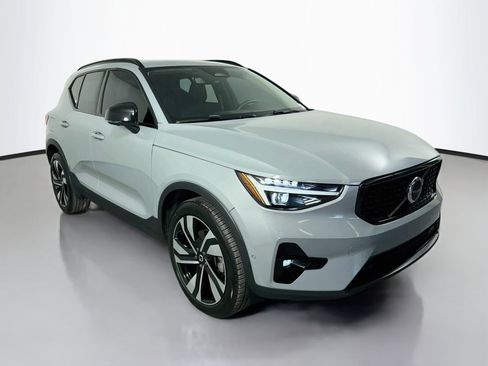 Certified 2024 Volvo XC40 B5 Plus AWD/4WD image 3