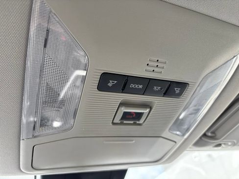 Used 2025 Toyota RAV4 XLE FWD image 31