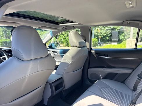 Used 2018 Toyota Camry SE w/ Moonroof Package FWD image 11