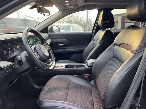 Used 2025 Nissan Kicks SR w/ SR Premium Package image 15