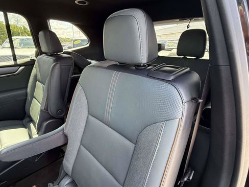 Used 2024 GMC Acadia AT4 w/ Luxury Package AWD/4WD image 32