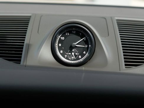 Used 2025 Porsche Macan AWD/4WD image 26