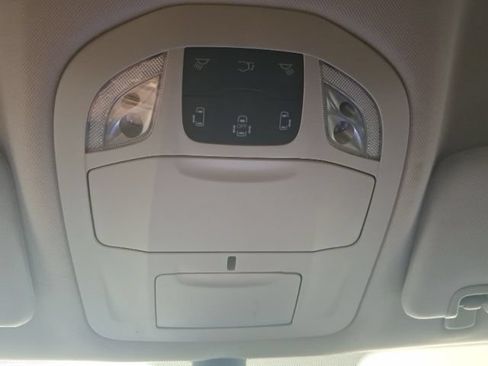 Used 2023 Chrysler Pacifica Touring-L FWD image 30