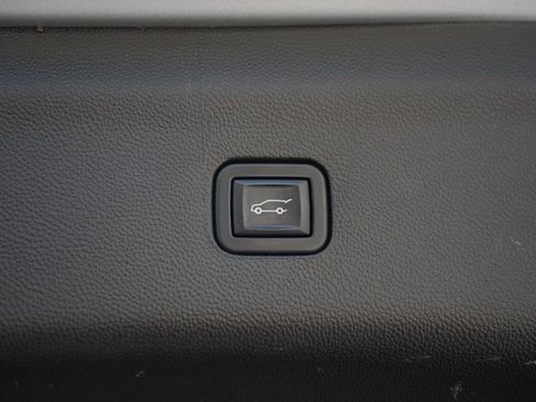 Used 2022 Buick Enclave Essence w/ Sport Touring Edition image 26