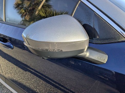 Used 2025 Nissan Kicks SR FWD image 12