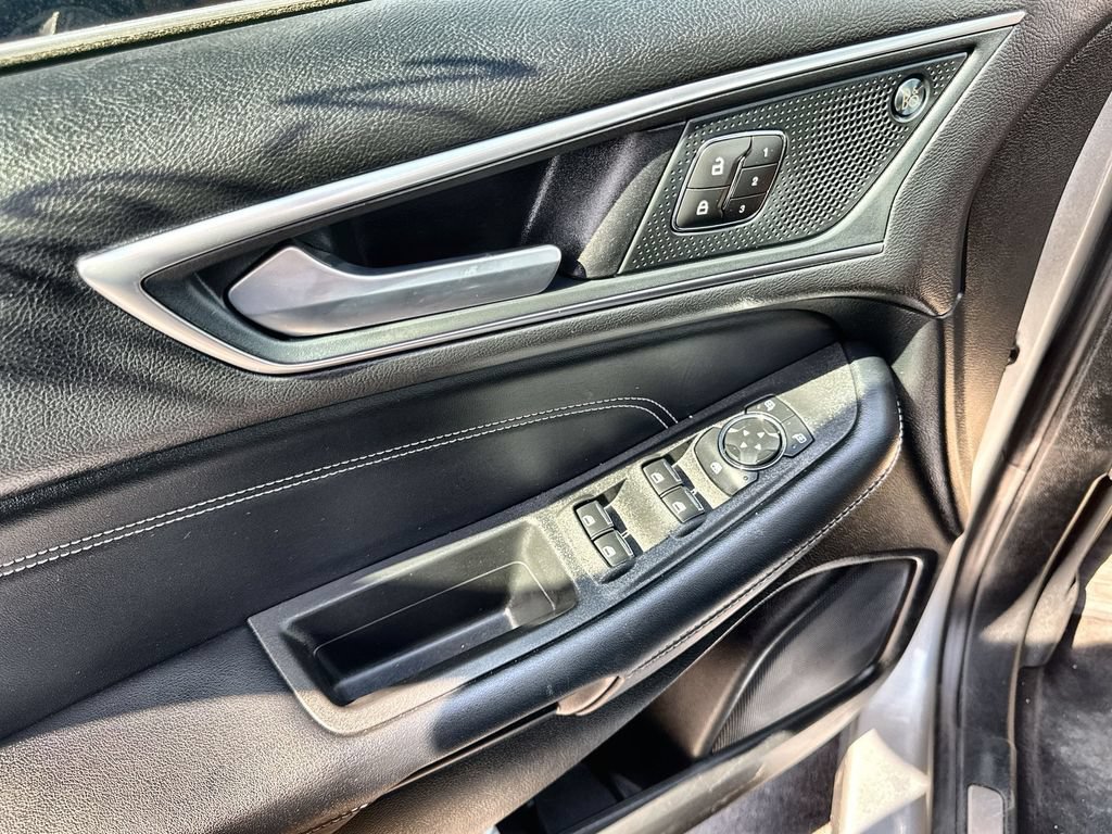 Used 2024 Ford Edge Titanium AWD/4WD image 4