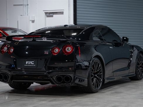 Used 2021 Nissan GT-R Premium AWD/4WD image 15
