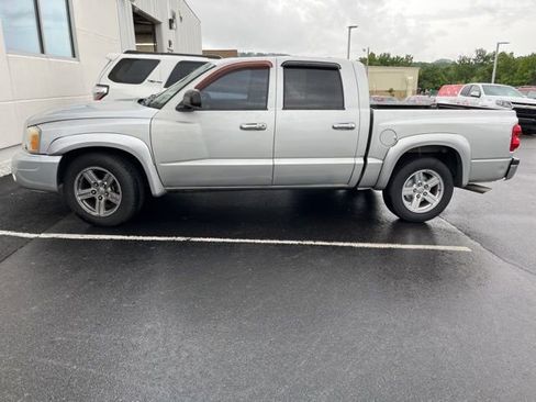 Used 2007 Dodge Dakota SLT w/ Sun & Wheel Value Group AWD/4WD image 2