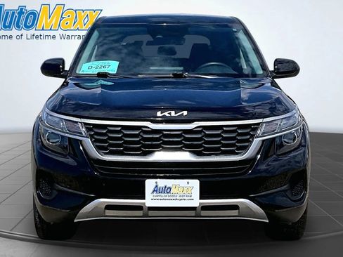 Used 2023 Kia Seltos LX AWD/4WD image 2