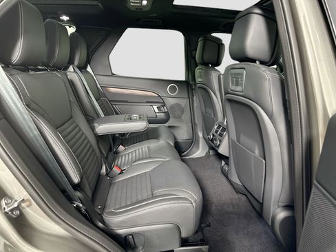 Certified 2024 Land Rover Discovery Dynamic SE image 19