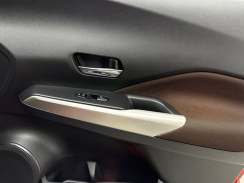 Used 2018 Nissan Kicks SR FWD image 41