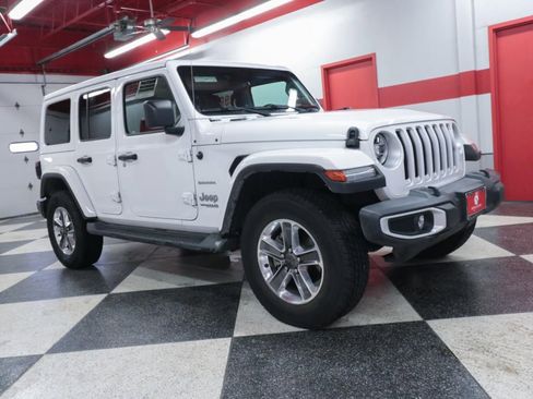 Used 2021 Jeep Wrangler Unlimited Sahara image 2