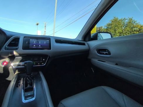 Used 2018 Honda HR-V EX image 3