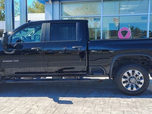 Used 2021 Chevrolet Silverado 2500 Custom w/ Custom Value Package image 8