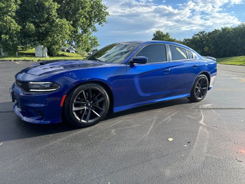 Used 2020 Dodge Charger GT w/ Performance Handling Group RWD image 4