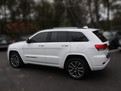 Used 2017 Jeep Grand Cherokee Overland image 6