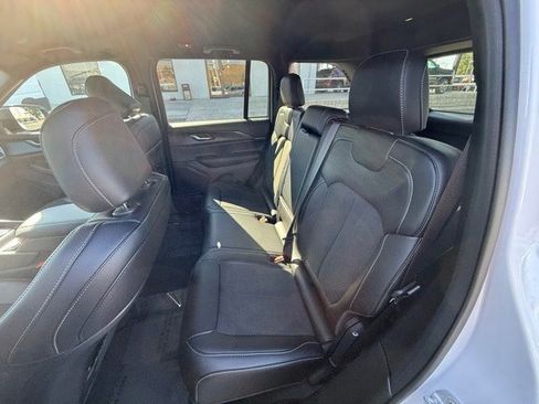 New 2025 Jeep Grand Cherokee Altitude image 19