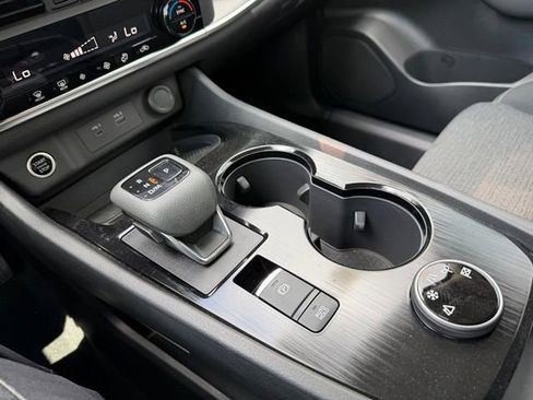 Used 2023 Nissan Rogue SV image 17