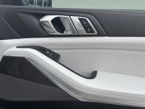 Used 2026 BMW X5 xDrive40i w/ M Sport Package image 28