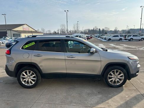 Used 2016 Jeep Cherokee Limited w/ Luxury Group image 4