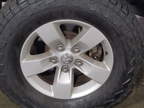 Used 2018 RAM 1500 Express AWD/4WD image 31