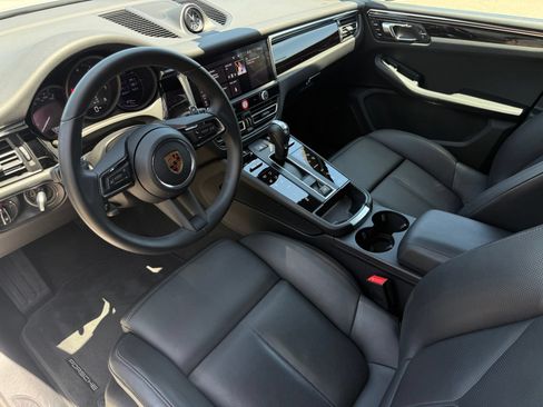 Used 2026 Porsche Macan AWD/4WD image 4