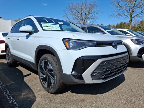 New 2026 Volkswagen Taos SE AWD/4WD image 1