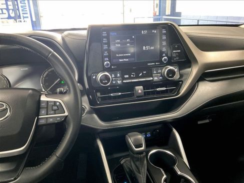 Used 2022 Toyota Highlander XLE AWD/4WD image 18