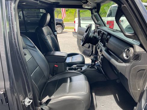 Used 2018 Jeep Wrangler Unlimited Sahara w/ Dual Top Group AWD/4WD image 36