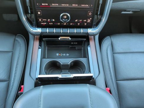 Used 2025 GMC Yukon Denali image 11