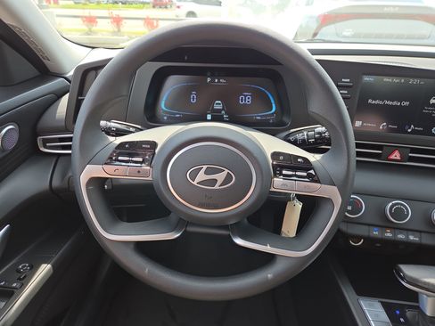 New 2026 Hyundai Elantra SE FWD image 9