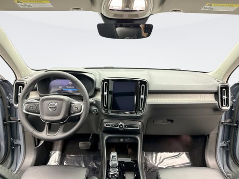 Used 2023 Volvo XC40 B5 Plus image 14