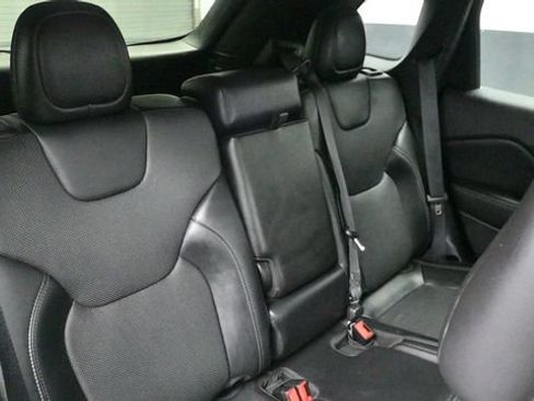 Used 2020 Jeep Cherokee Limited FWD image 13