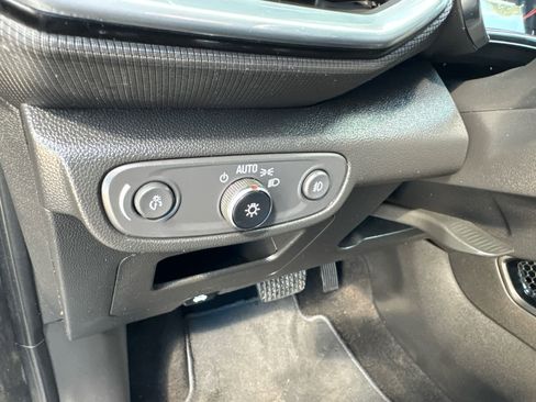 Used 2023 Chevrolet TrailBlazer LT w/ Convenience Package FWD image 18