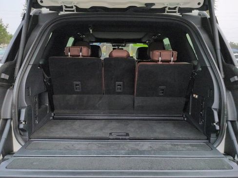 Used 2025 Lincoln Navigator Reserve AWD/4WD image 12