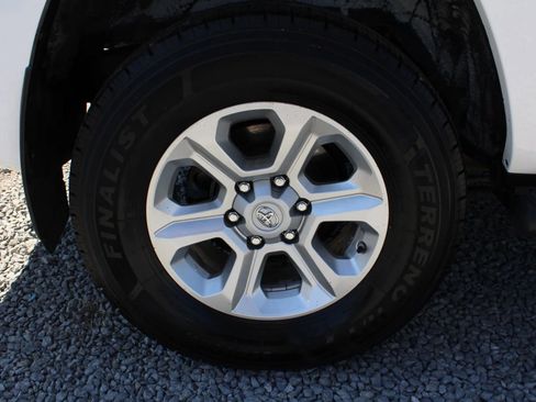 Used 2015 Toyota 4Runner SR5 Premium image 7