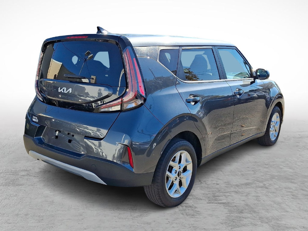 Used 2023 Kia Soul LX w/ LX Technology Package FWD image 6