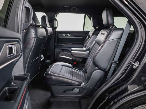 Certified 2025 Ford Explorer ST-Line image 14