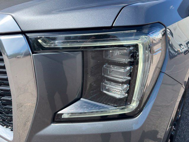 Used 2021 GMC Yukon Denali w/ Denali Premium Package AWD/4WD image 10