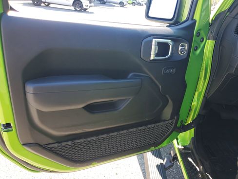 Used 2025 Jeep Wrangler Rubicon image 11