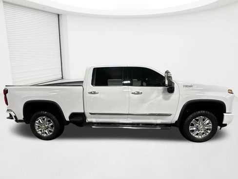 Used 2024 Chevrolet Silverado 3500 High Country w/ Technology Package AWD/4WD image 4
