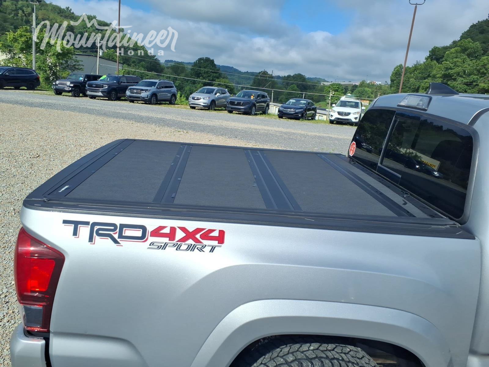 Used 2019 Toyota Tacoma TRD Sport AWD/4WD image 9