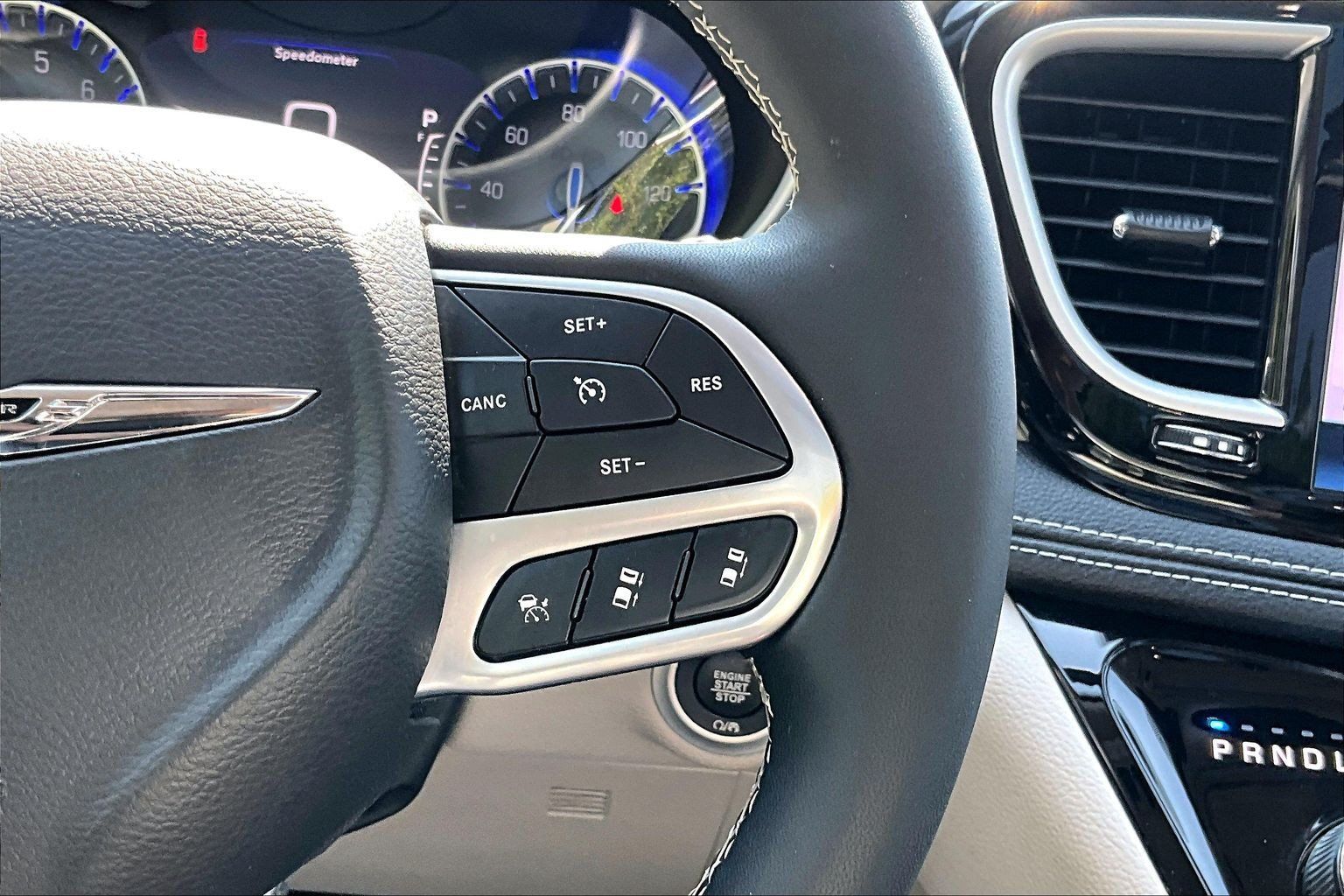 Used 2023 Chrysler Pacifica Touring-L AWD/4WD image 21