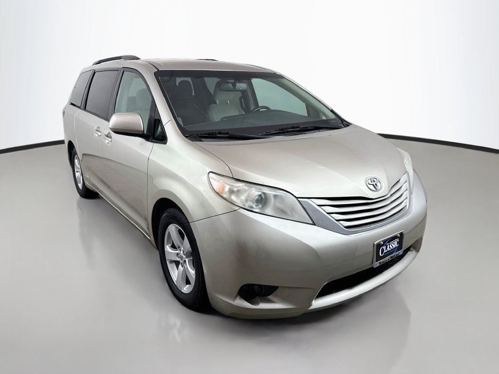 Used 2017 Toyota Sienna LE FWD image 1