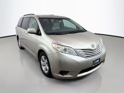 Used 2017 Toyota Sienna LE