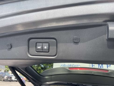 Used 2024 Nissan Pathfinder SL AWD/4WD image 8