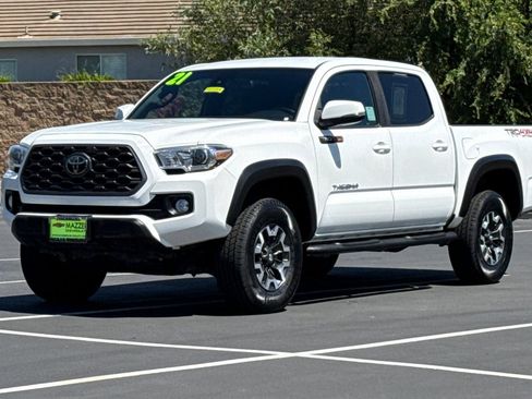 Used 2021 Toyota Tacoma TRD Off-Road w/ Technology Package AWD/4WD image 16