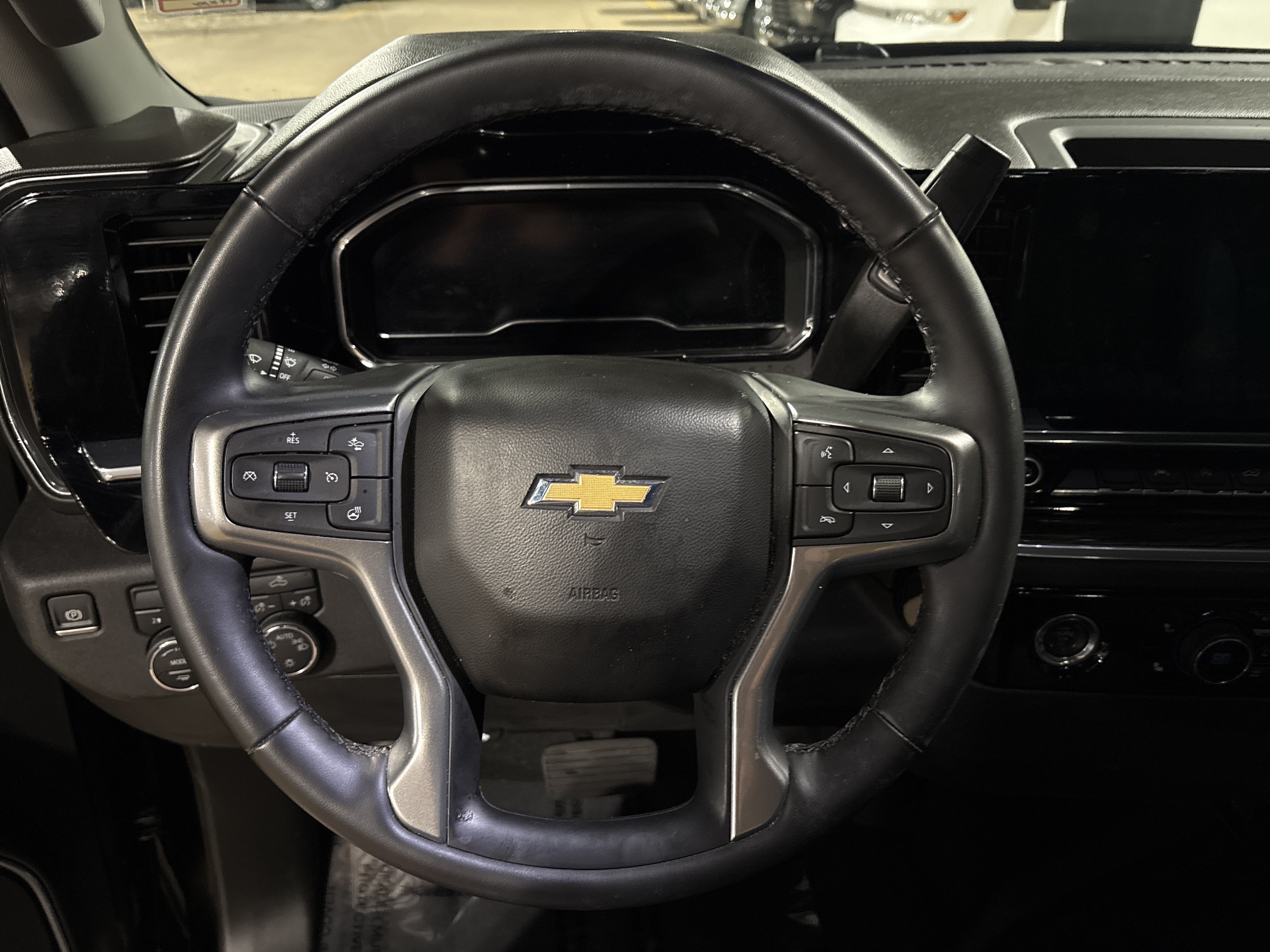 Used 2024 Chevrolet Silverado 1500 LT AWD/4WD image 17