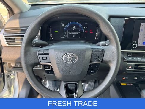 Used 2025 Toyota Camry LE image 21