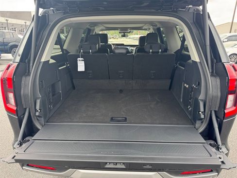 New 2025 Ford Expedition Max Platinum w/ Driver's Package image 18